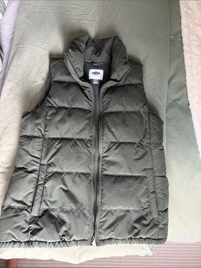 Old Navy Women's Olive Green Puffer Vest
